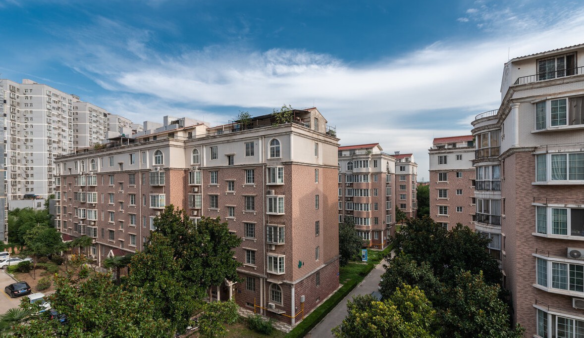 电梯房比步梯房好看,电梯房要比不是电梯房好吗