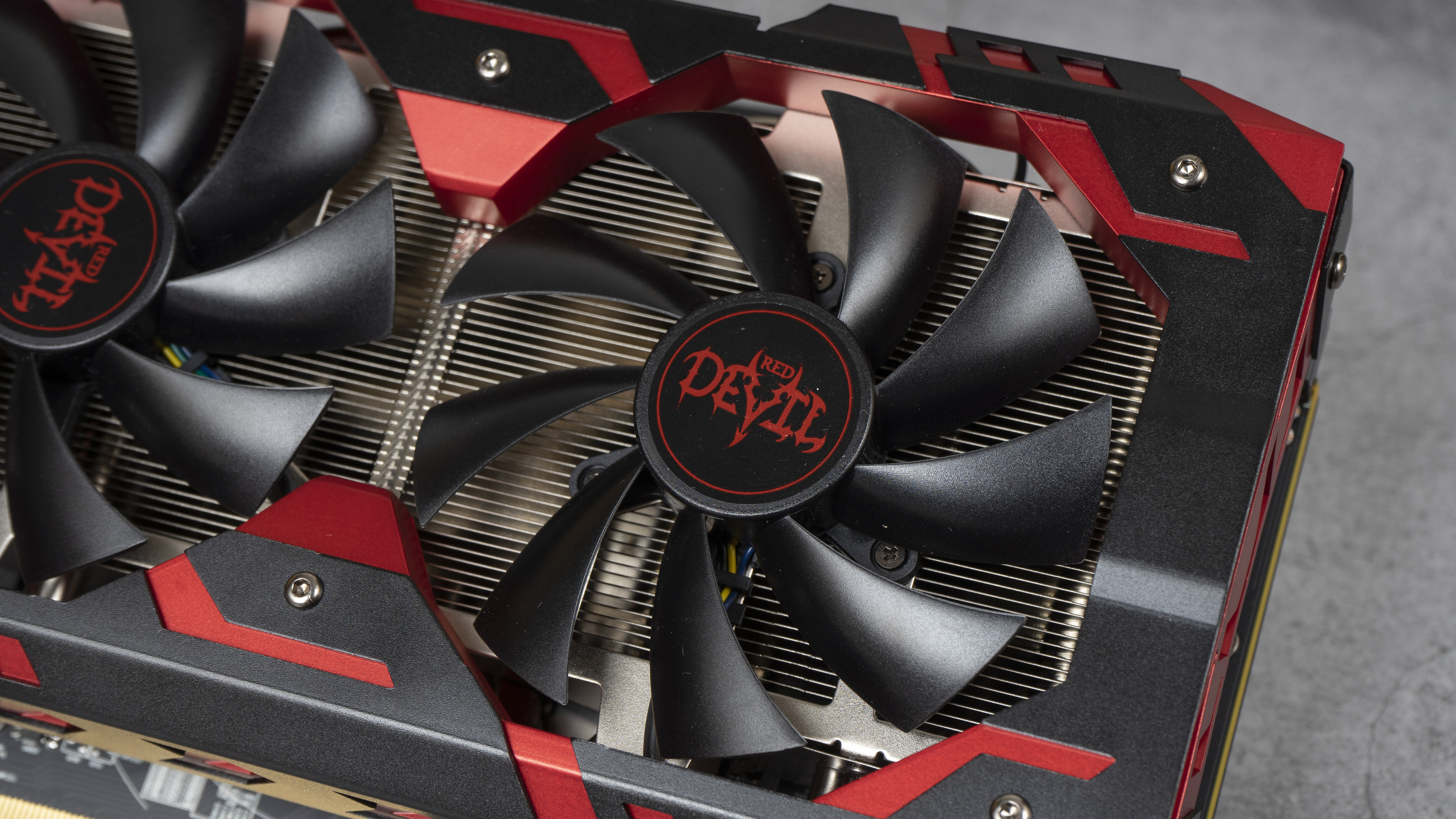 迪兰rx5908g显卡测评,rx590迪兰恶魔和蓝宝石超白金