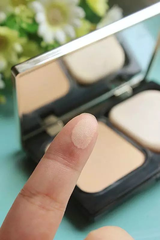 蜜粉和散粉不一样吗,蜜粉散粉粉饼的区别和使用