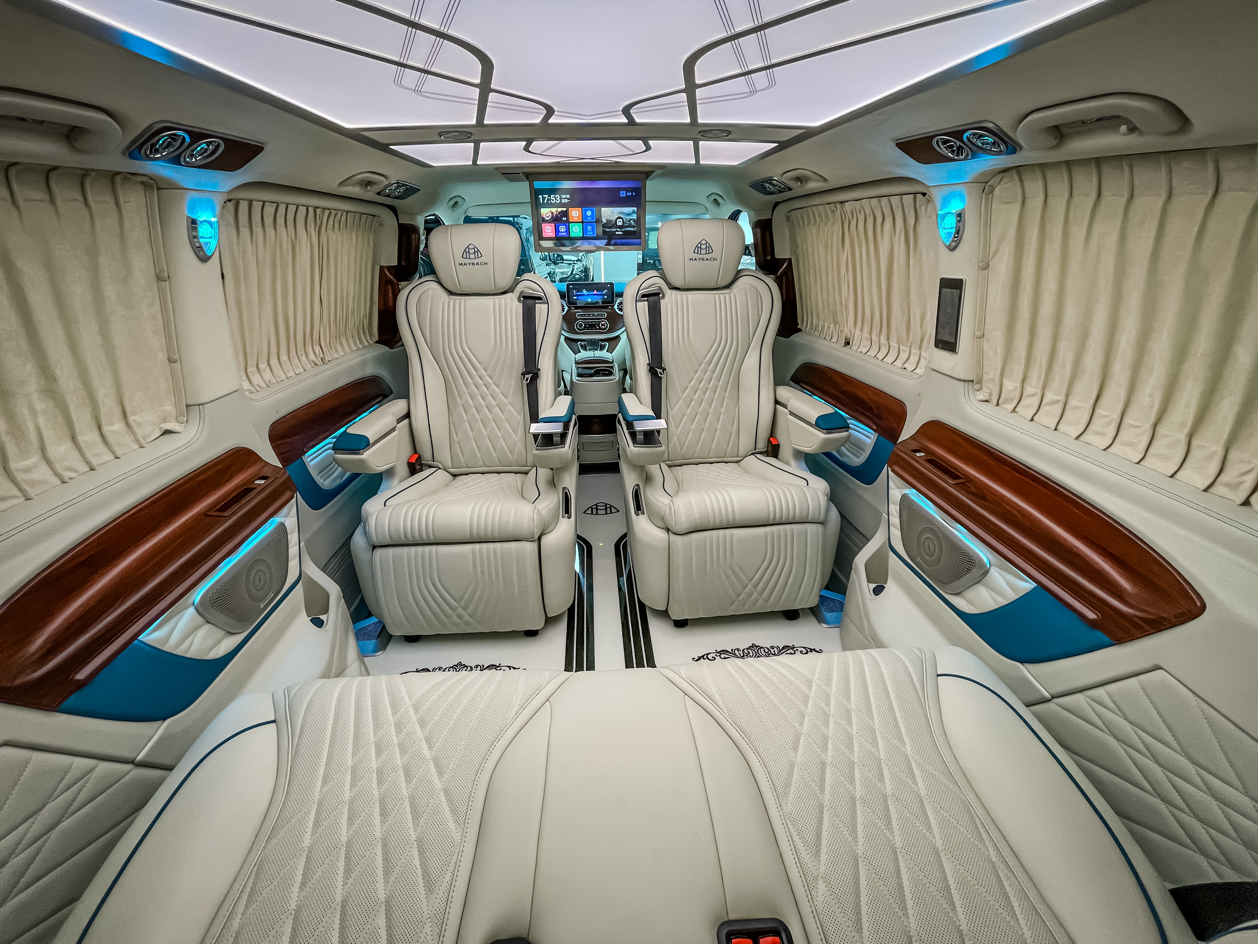 奔驰威霆改迈巴赫顶灯,沈阳威霆改装迈巴赫顶灯