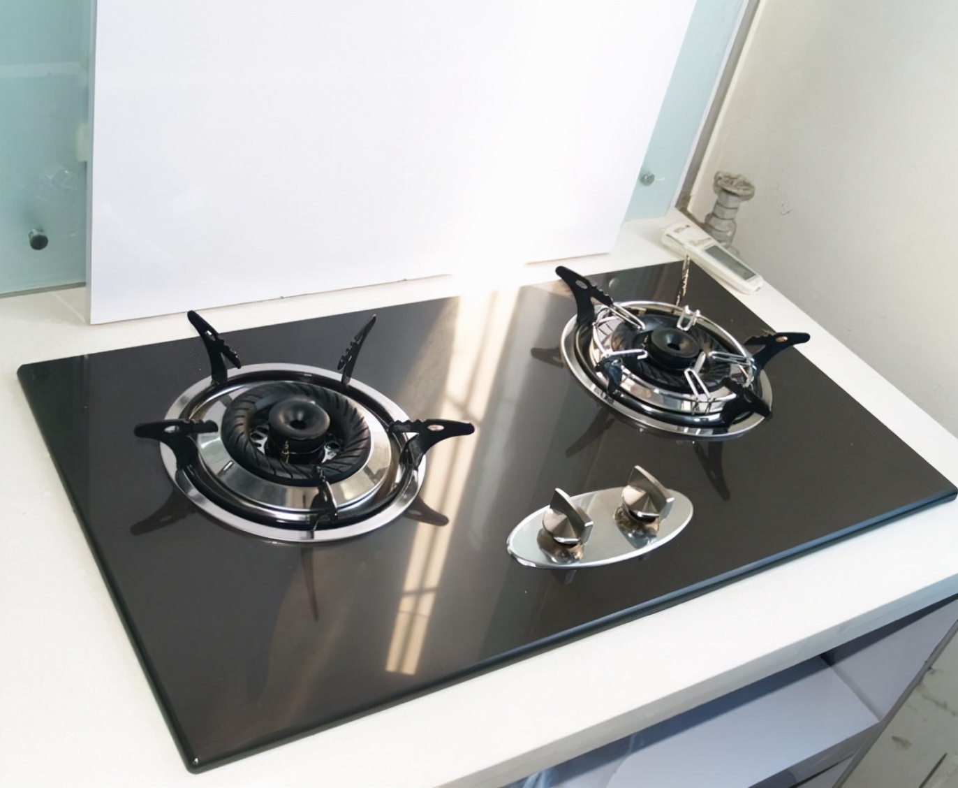 玻璃面板的燃气灶容易坏吗,玻璃面板燃气灶怎么容易清理