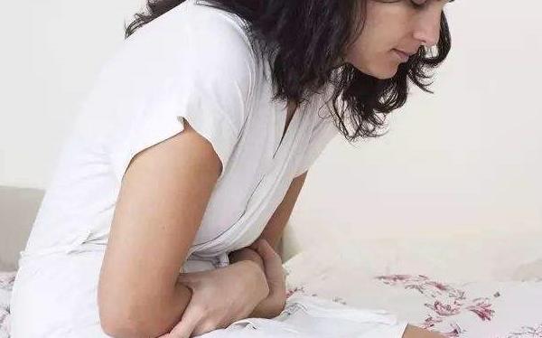 产妇刚生完肚子里全是气怎么办,产妇生完孩子肚子里有个疙瘩