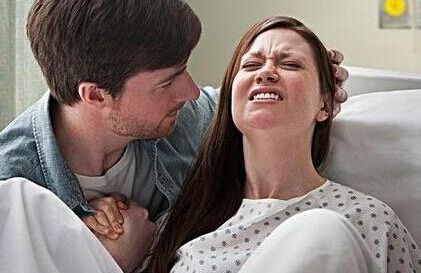 孕妇分娩前都会见红和破羊水吗,孕妇先见红还是先破水由什么决定