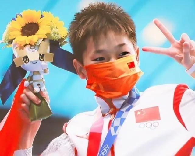 好姑娘！全红婵收获巨额奖金后选择25元上衣，送闺蜜礼物“壕气”