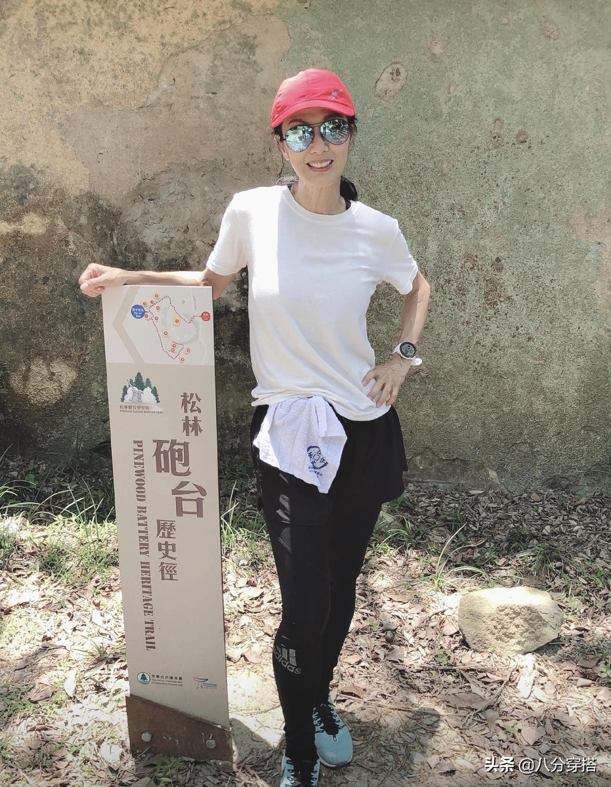 63岁米雪穿刺绣连衣裙减龄不够,米雪越来越漂亮