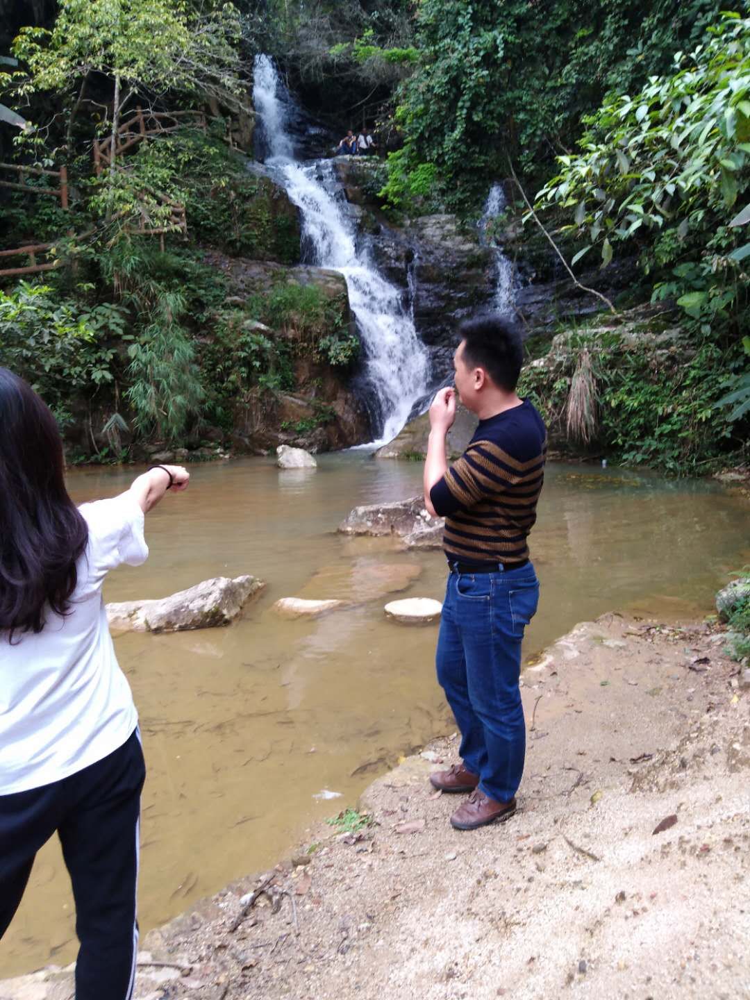 九重瀑布飞山外一座豪宅耀眼前――一次春游的美好记忆