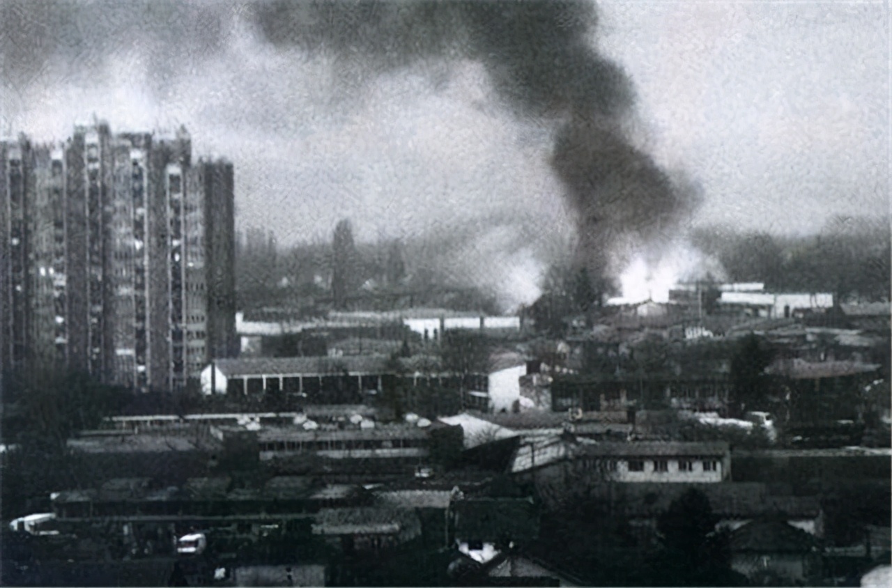 太欺负人了，必须教训他们！2001年中国黑客的复仇