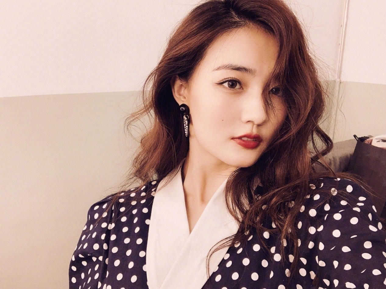 脸上有痣的女生都非常漂亮,脸上哪几个地方长痣是气质女神