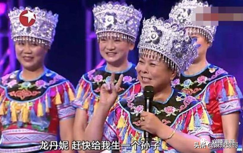 和小鲜肉牵手摸脸，又让人想到他7年前的瓜…