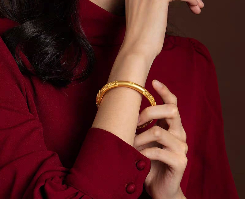 黄金手镯和翡翠手镯哪个保值,国际大牌翡翠手镯图片