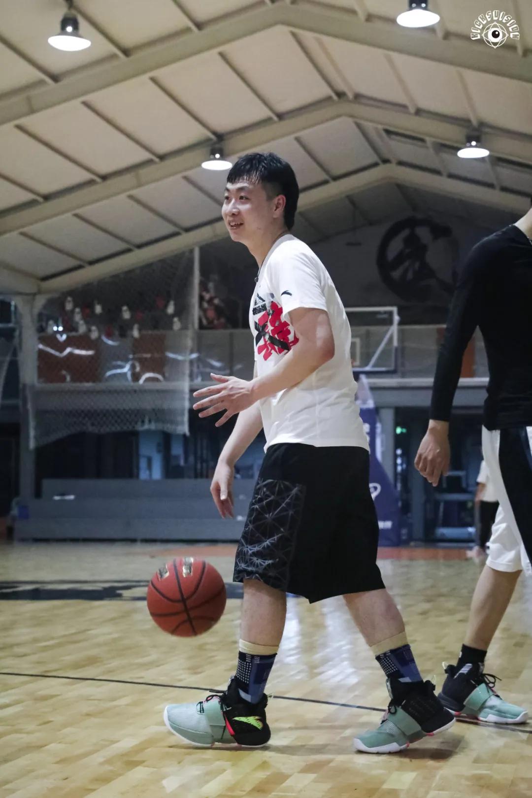 无论是打球还是穿鞋,你都「要疯」一点|KVSN众测