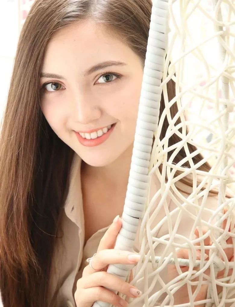 地下情玩足一年!21岁高颜值澳门小姐公开认爱国际先生