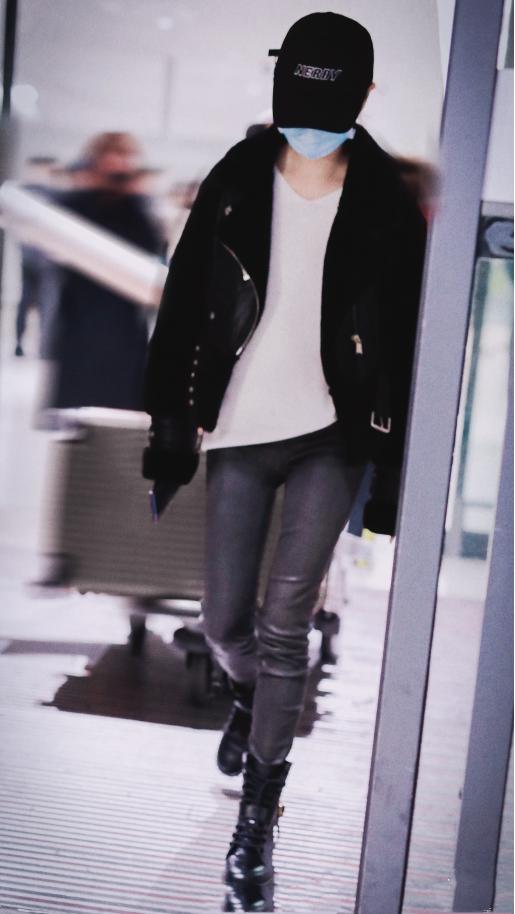 万茜帅气混剪,万茜黑色露脐装