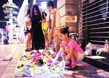 现在摆地摊还能挣钱吗,摆地摊能赚钱为什么还要做门店