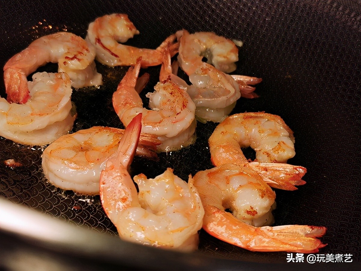 番茄虾仁面疙瘩,西红柿虾仁疙瘩汤全家都爱喝