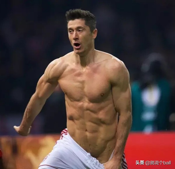 鼻血警告！掀起你的球衣来，盘点绿茵场五大肌肉男