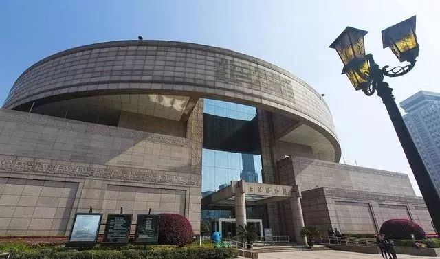 博物馆馆长花64万买14件“假货”，如今成无价之宝，禁止出境展览