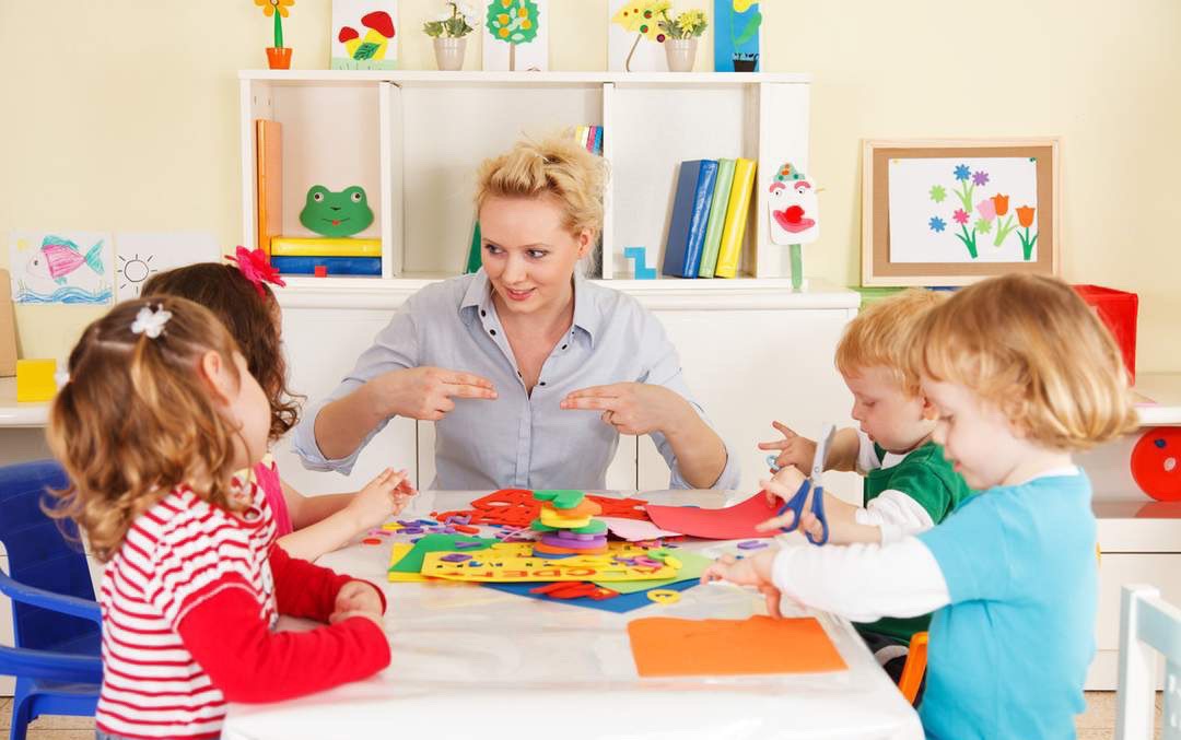 3岁女宝宝老是抓裤子,女宝宝老是用手抓裤子