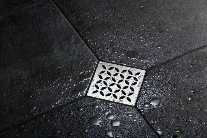 地漏在最角落怎么贴砖,贴砖前地漏怎么处理