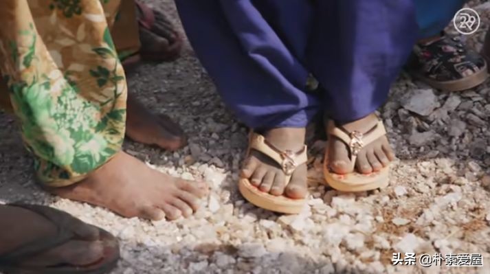 残酷真相：你包里的高光眼影，是无数4岁孩子拿命换的