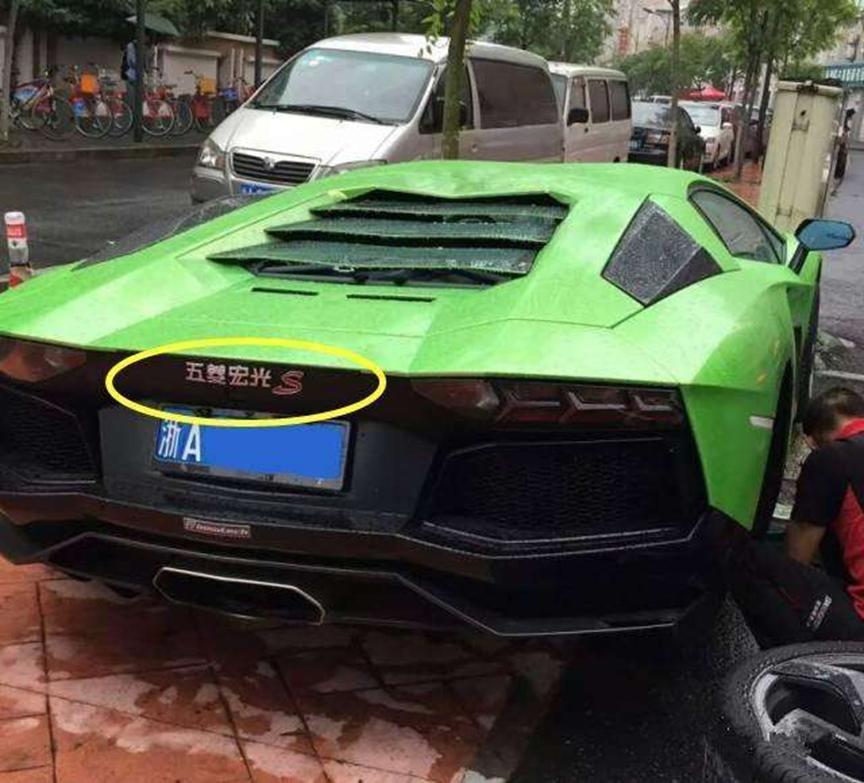 一代神车五菱宏光s,一代神车五菱宏光