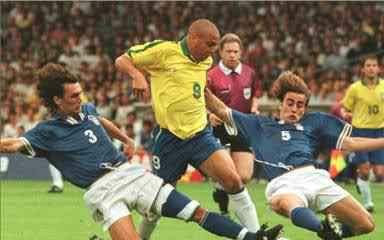 历届世界足球金球奖,世界足球职业最高荣誉奖杯是什么