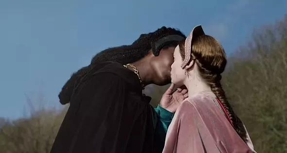 黑人扮演伊丽莎白一世母亲，吻戏船戏不断，你会看这英剧吗？