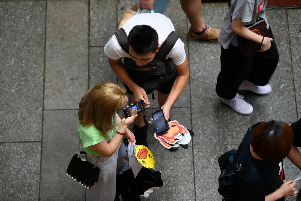 微信突然被封号里面的钱安全吗,微信突然被封显示有违规行为