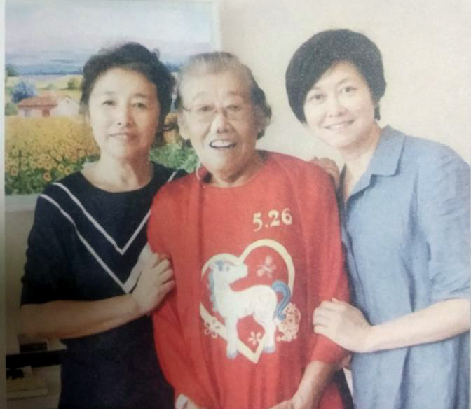 敬一丹64岁生日当天，母亲离世，泪水中的生命轮回