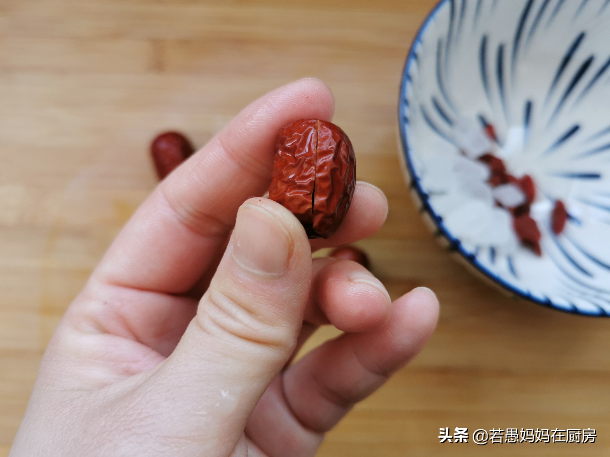 煮银耳溢出来怎么办,煮银耳不让白色泡沫溢出来