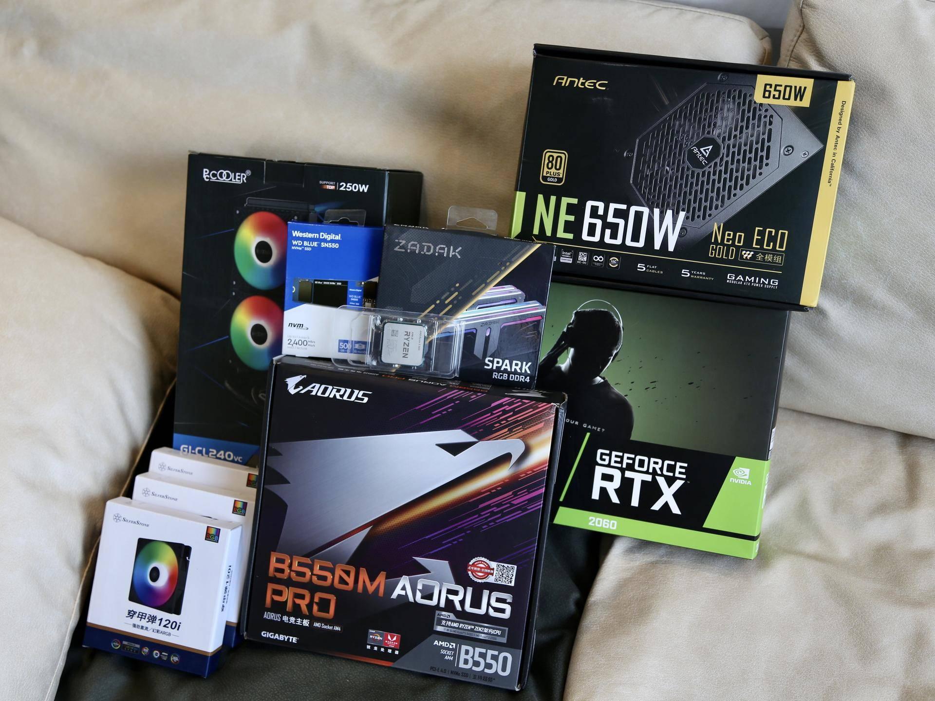 为刚踏入社会的小兄弟，配了一台高颜值散热好的FLUX平台主机