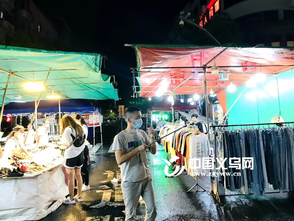 义乌国际商贸城一区生意火爆，地摊经济果然厉害