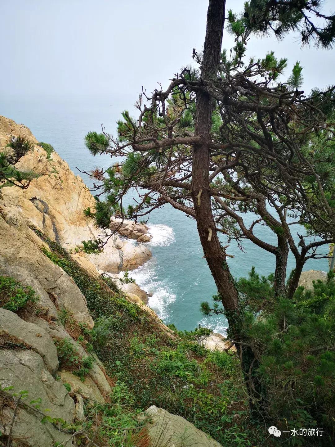 这座海中小岛与秦始皇有关，去的人很少，原生态未开发