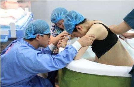 水中分娩有啥利弊,水中分娩真的有好处吗