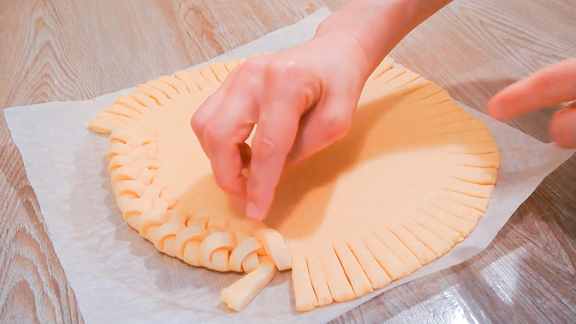 宁波草莓真便宜，花5元买了盆，做成草莓派，又香又脆太美味