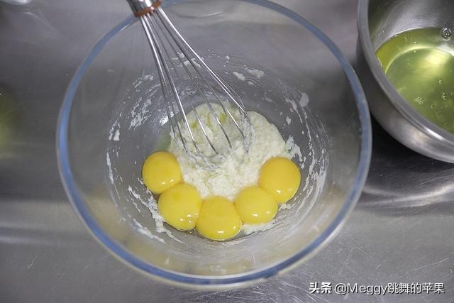 5个鸡蛋的蛋糕烤几分钟,一个鸡蛋烤箱烤蛋糕