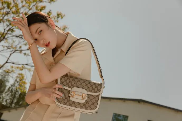 背了双肩包怎么搭配斜挎包,斜挎溜肩