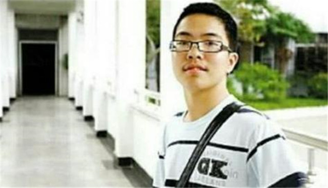 高考满分作文阅卷老师50个字,高考惊艳阅卷官的满分作文