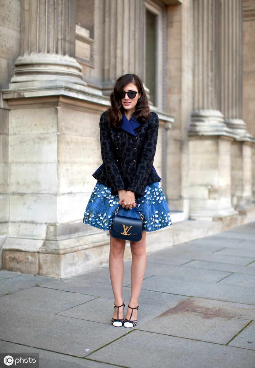 a字版型大衣搭配,a字版型大衣女款显瘦新款红色