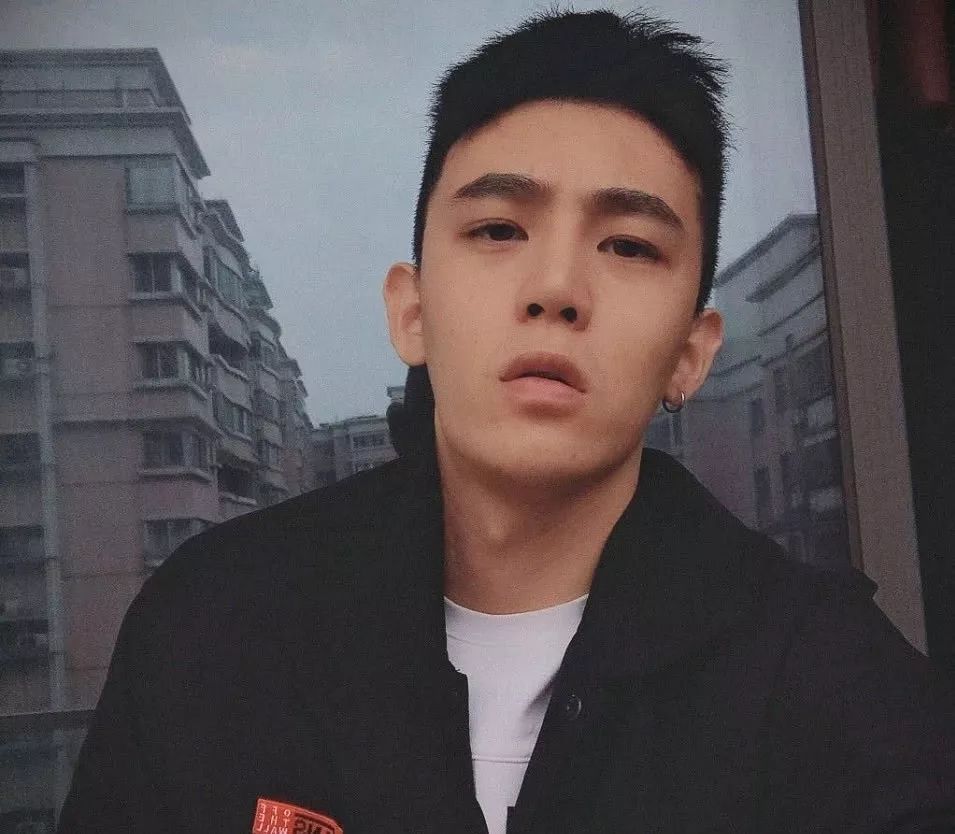 男发两侧不露头皮修剪技巧,男生发尾干枯分叉怎么剪