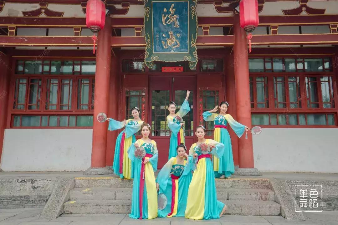 眼睛无神到有神,怎么看眼睛有神还是无神