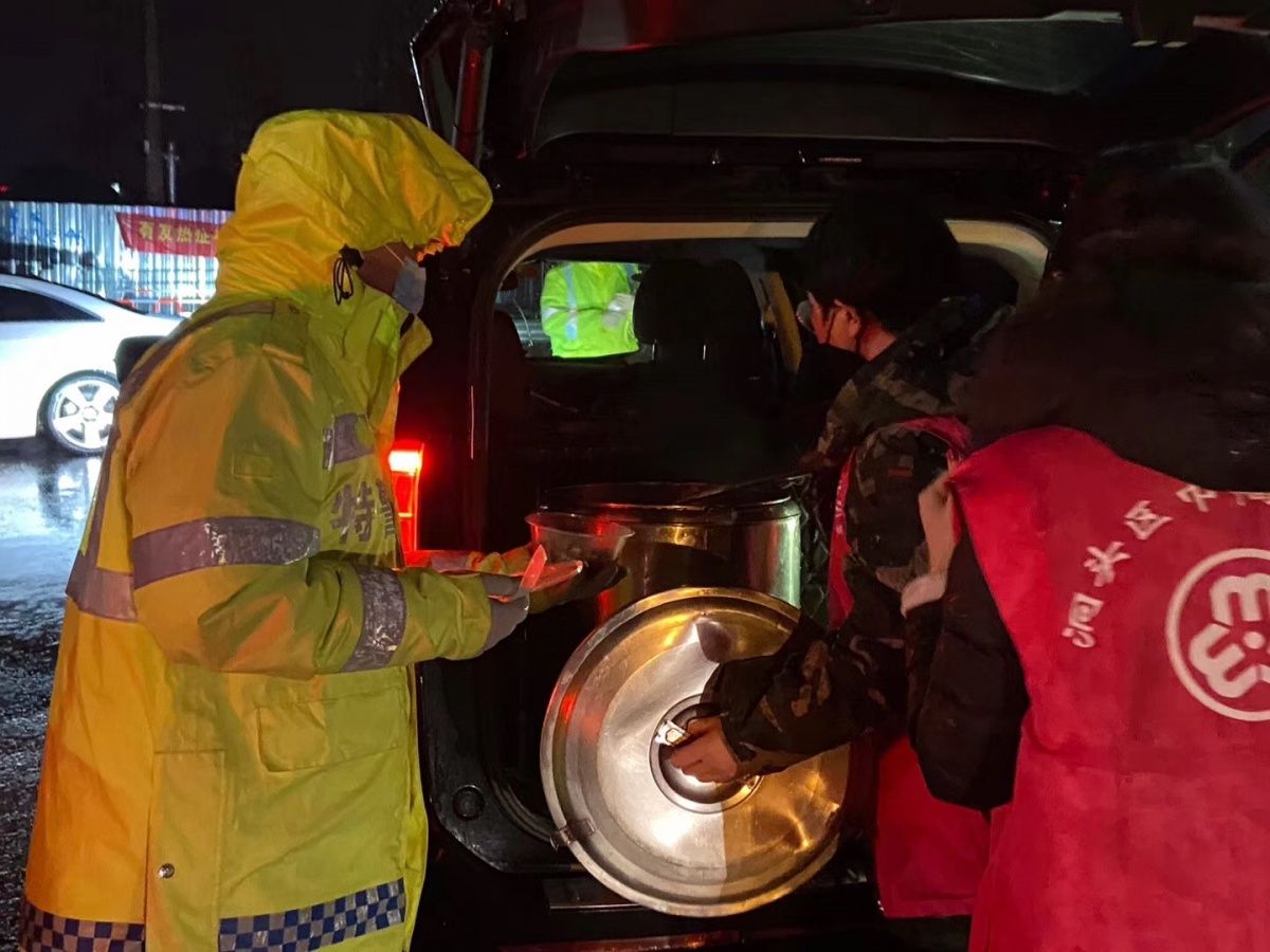 展现出基层干部强大的战斗力,基层干部办事有韧性的例子