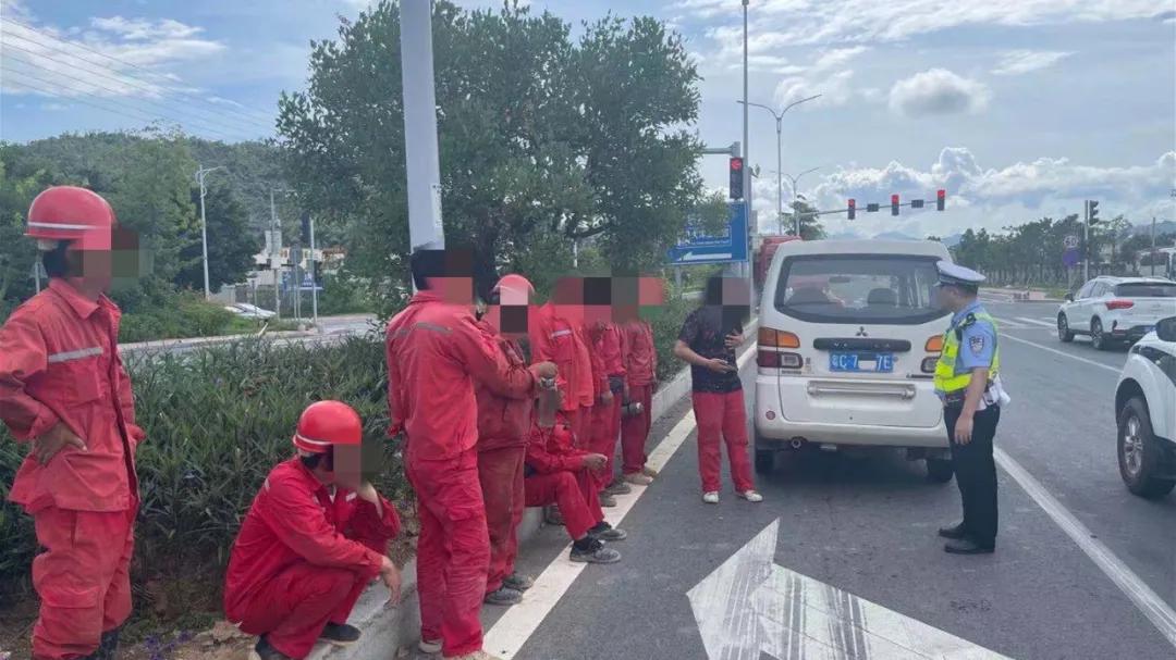 教练带学员超员,学员坐教练车没系安全带罚谁