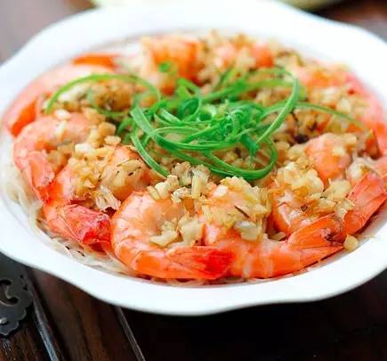 油炸藕片,蒜蓉粉丝白菜炒大虾