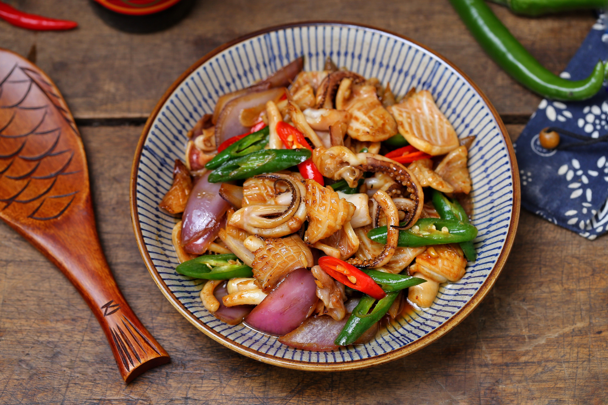 经典菜品爆炒鱿鱼好吃到爆棚,怎么样爆炒鱿鱼鲜嫩好吃川味的