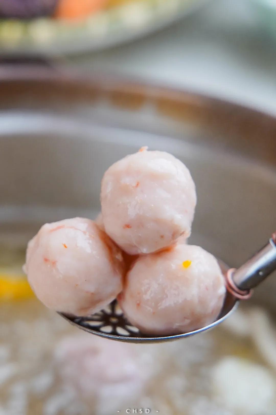 椰椰椰！这家人气椰子鸡专门店，光是汤底就喝饱了