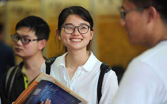 上海大专学历最低分,上海大专学历有前途吗