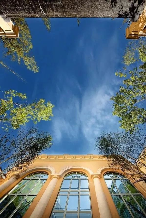 别再见女的就喊美女,见房子就称豪宅,盘一盘上海真正豪宅产品系