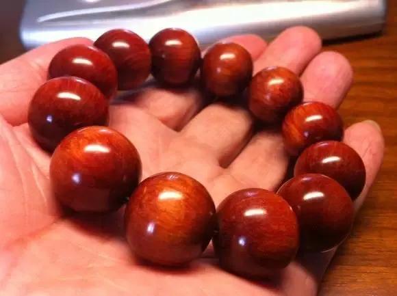 各种木质手串盘玩方法大全,五大木质手串哪个盘玩最简单