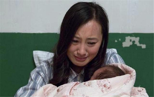 黑龙江宿舍产子室友淡定回应,湖北大三女生厕所产子